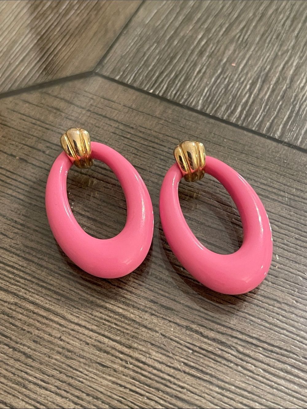Vintage-Style Pink Acrylic Doorknocker Hoop Earrings Retro 80’s -90’s Style